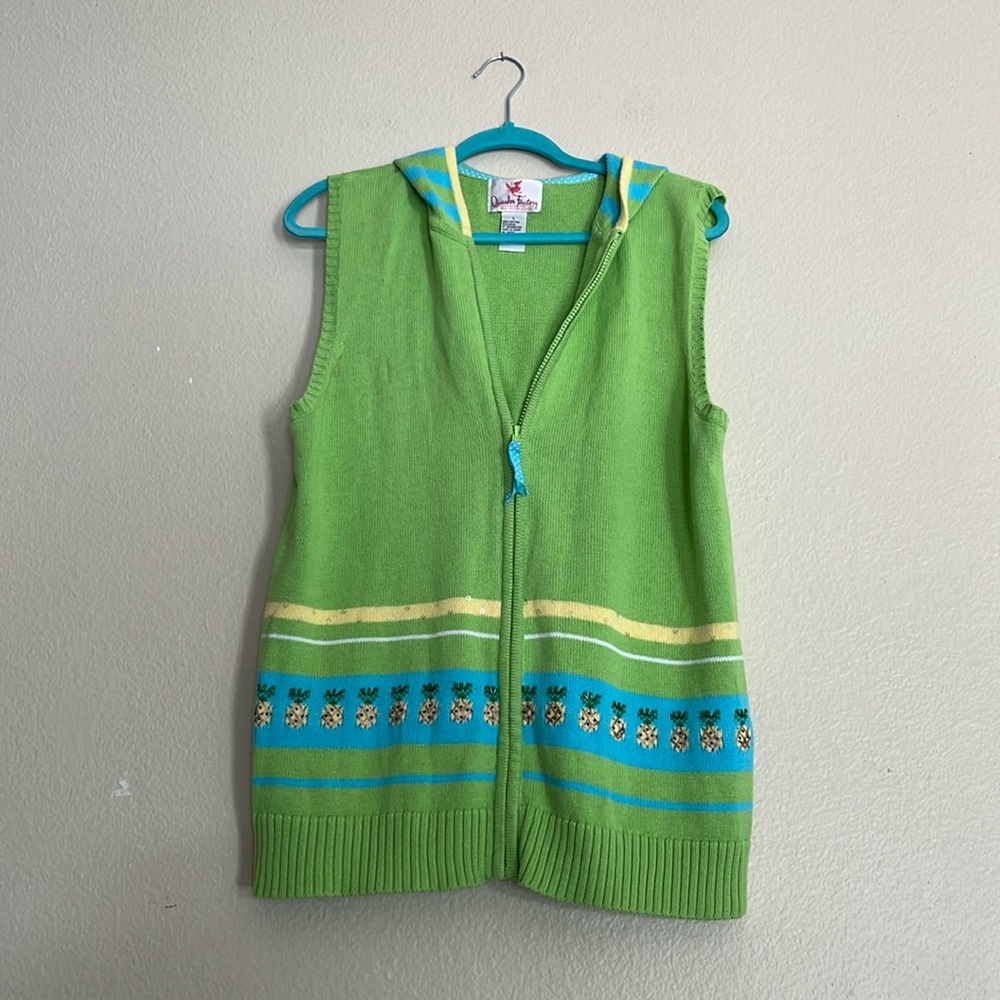 Quacker Factory Pineapple Beaded Green Sleeveless Cardigan with Blue Accents